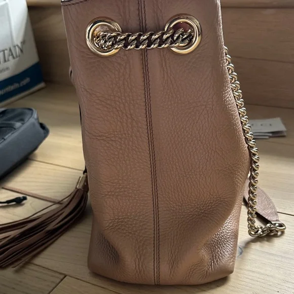 Gucci Tan Leather Shoulder Bag with Tassel - Picture 4 of 4